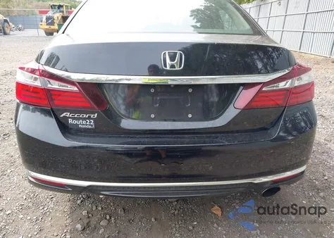 2017 Honda Accord Lx z USA, uszkodzony, nr VIN 1HGCR2F30HA301164